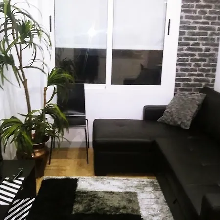 Central 2 Bedroom Cosy *