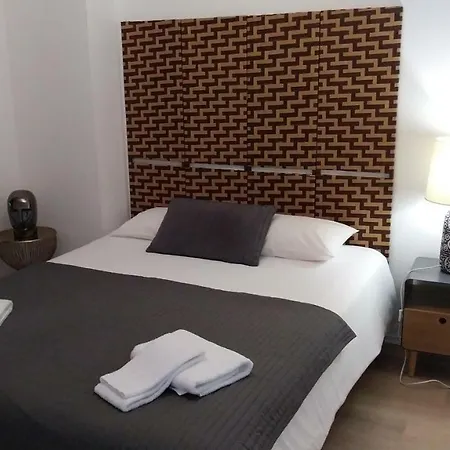 Central 2 Bedroom Cosy * ポルト